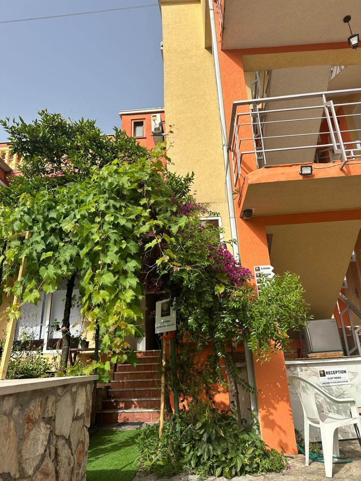 Themis Apart Hotel Kotor Exterior photo