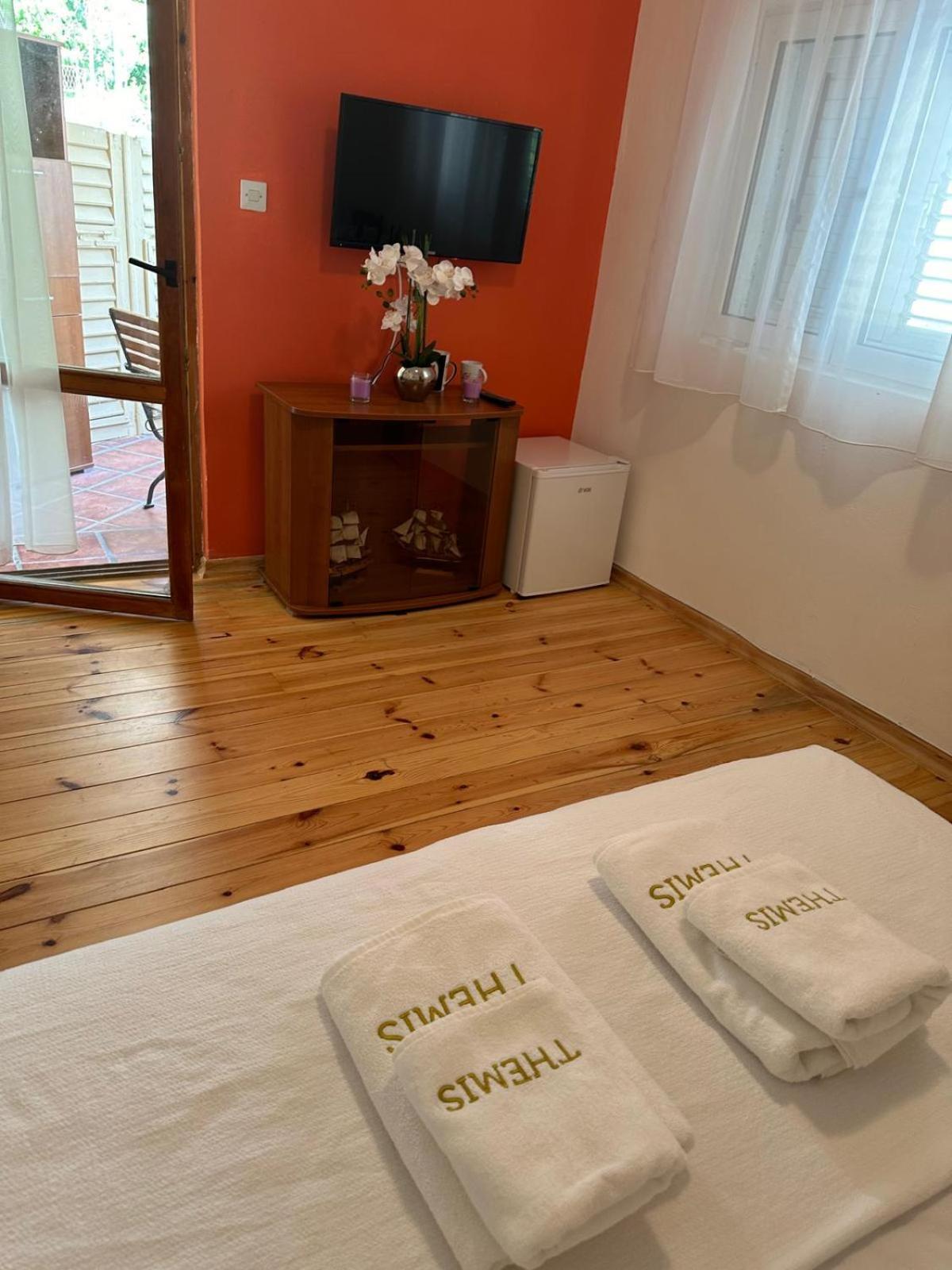 Themis Apart Hotel Kotor Exterior photo