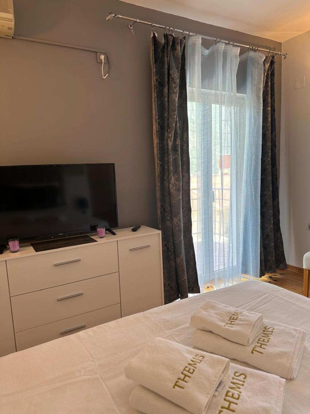 Themis Apart Hotel Kotor Exterior photo