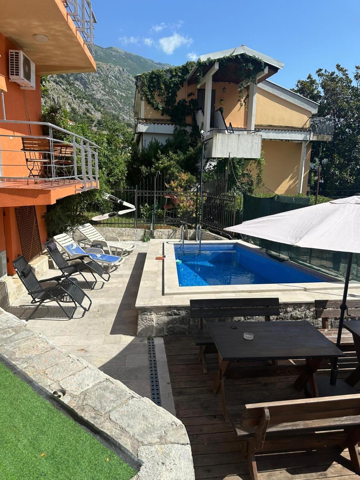 Themis Apart Hotel Kotor Exterior photo