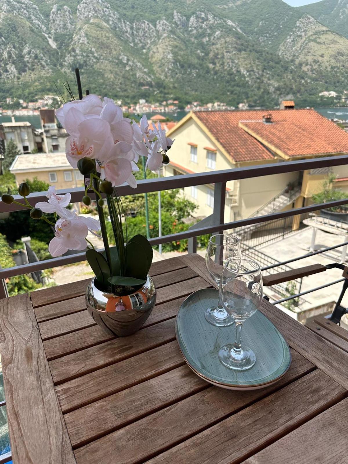 Themis Apart Hotel Kotor Exterior photo