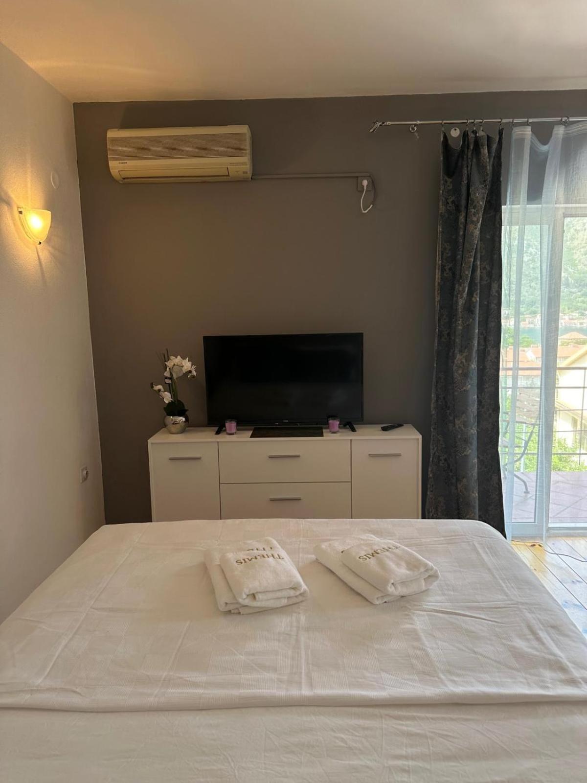 Themis Apart Hotel Kotor Exterior photo