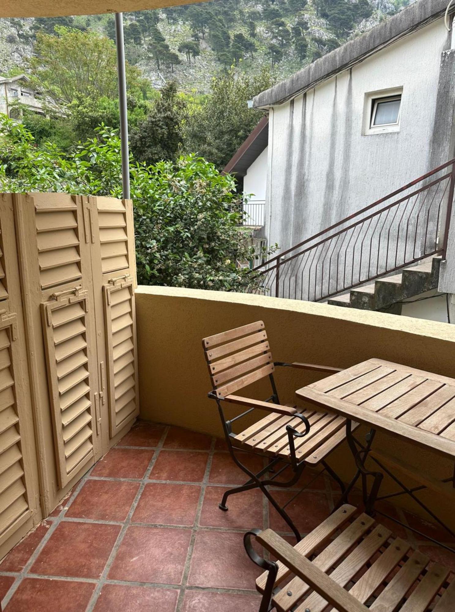Themis Apart Hotel Kotor Exterior photo